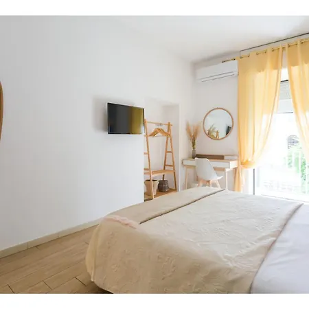 I Colori Del Golfo In Naples' Historic Center Napoli