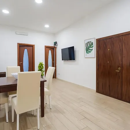 I Colori Del Golfo In Naples' Historic Center *