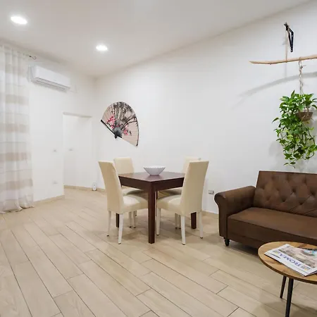 I Colori Del Golfo In Naples' Historic Center *