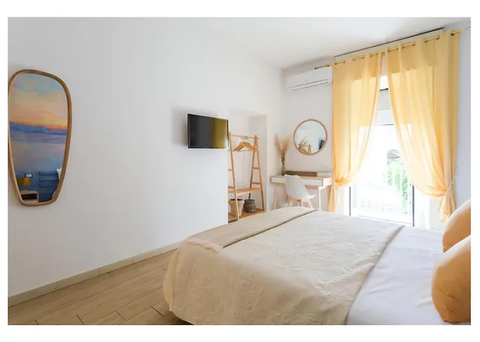 I Colori Del Golfo In Naples' Historic Center Napoli