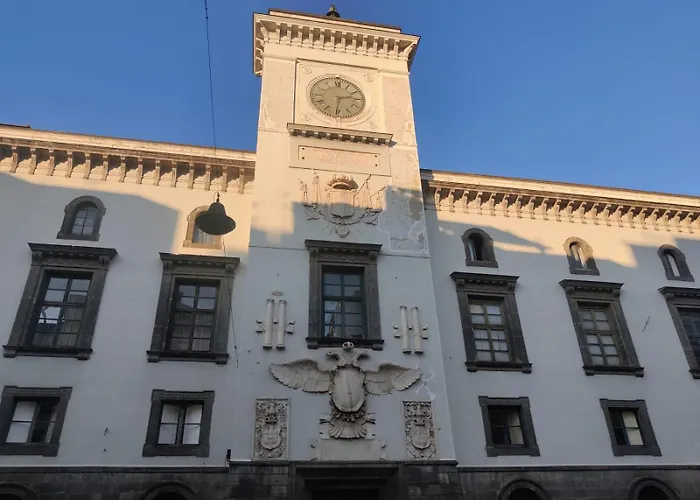 I Colori Del Golfo In Naples' Historic Center *