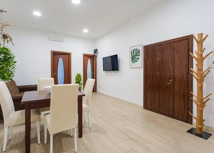 I Colori Del Golfo In Naples' Historic Center *