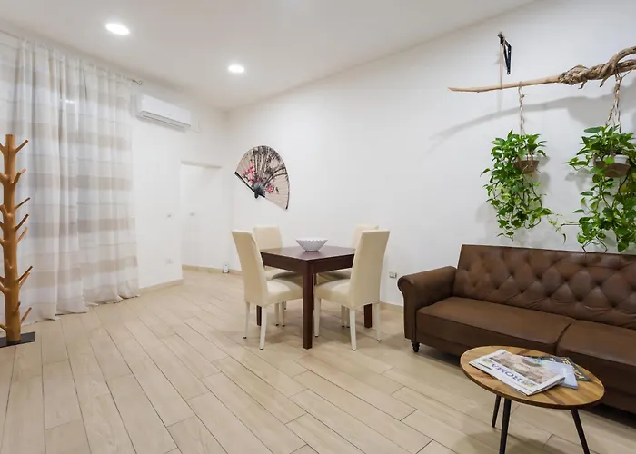 I Colori Del Golfo In Naples' Historic Center *