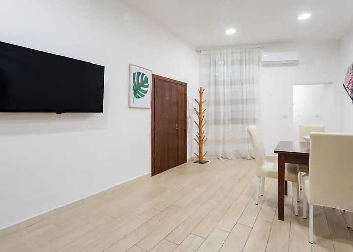 I Colori Del Golfo In Naples' Historic Center